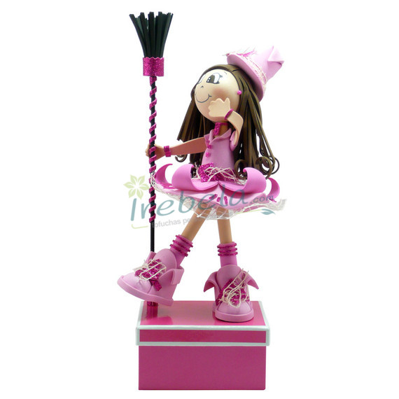 Fofucha Bruja rosa sobre caja