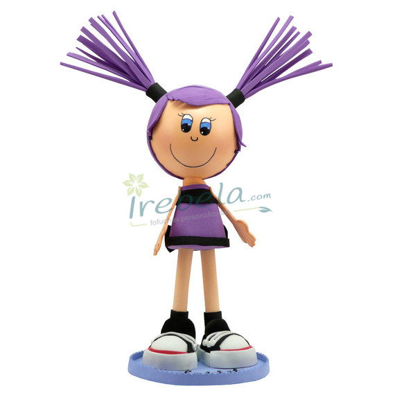 Fofucha de pelo morado con coletas